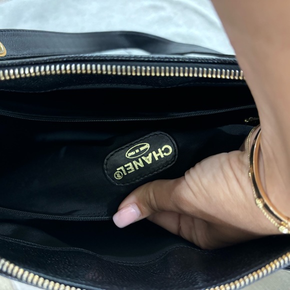 Authentic CHANEL large caviar zip tote laptop business executive bag - Picture 15 of 16